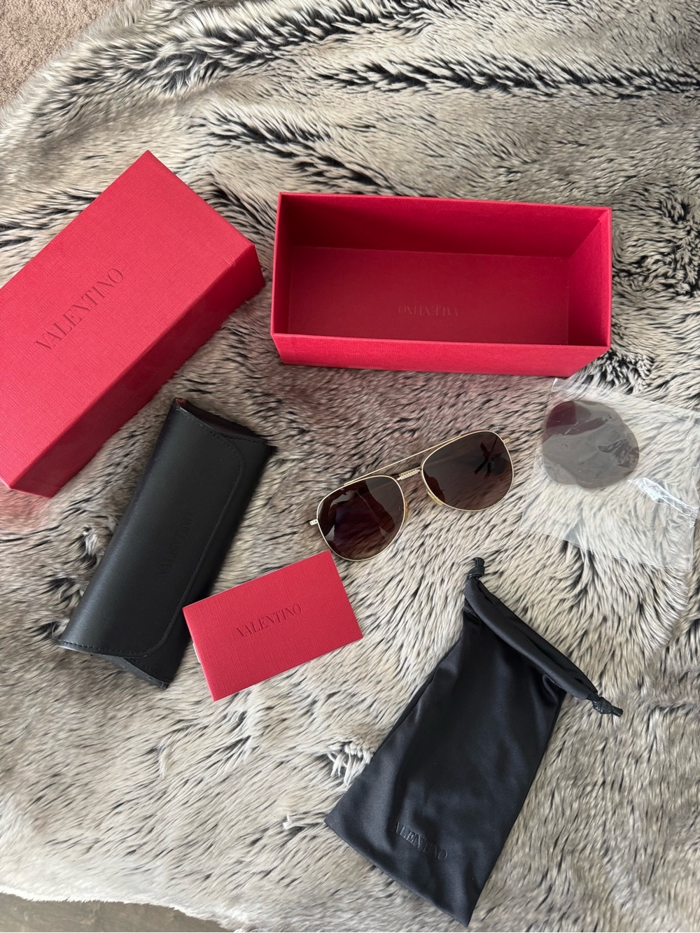 Valentino Aviator Sunglasses - Picture 4 of 6